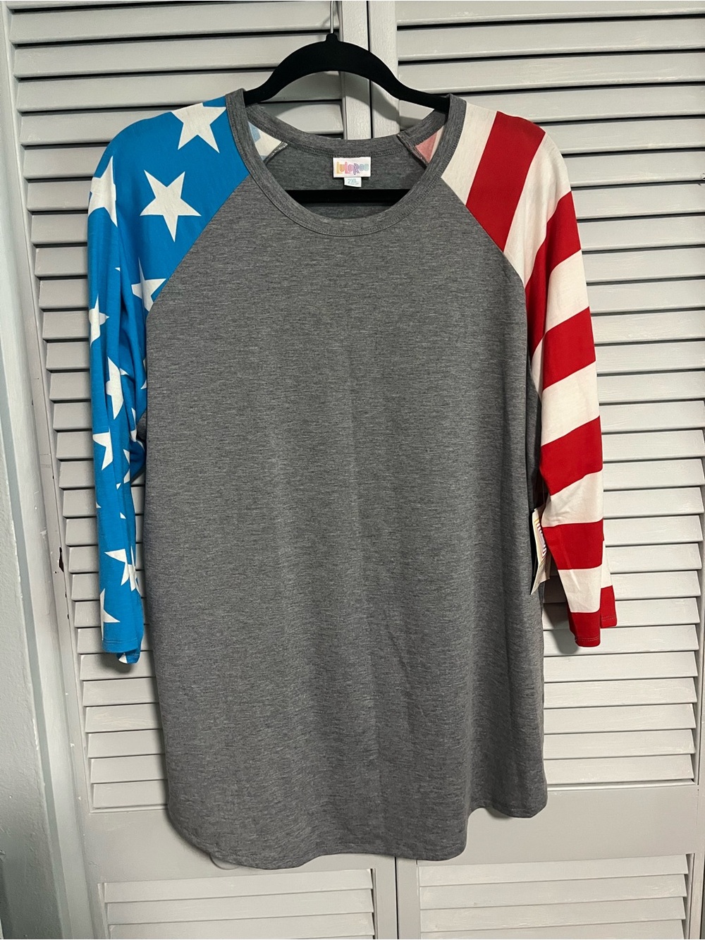 LuLaRoe Raglan Tee in Gray with Red & Blue Flag Sleeves - Picture 1 of 4